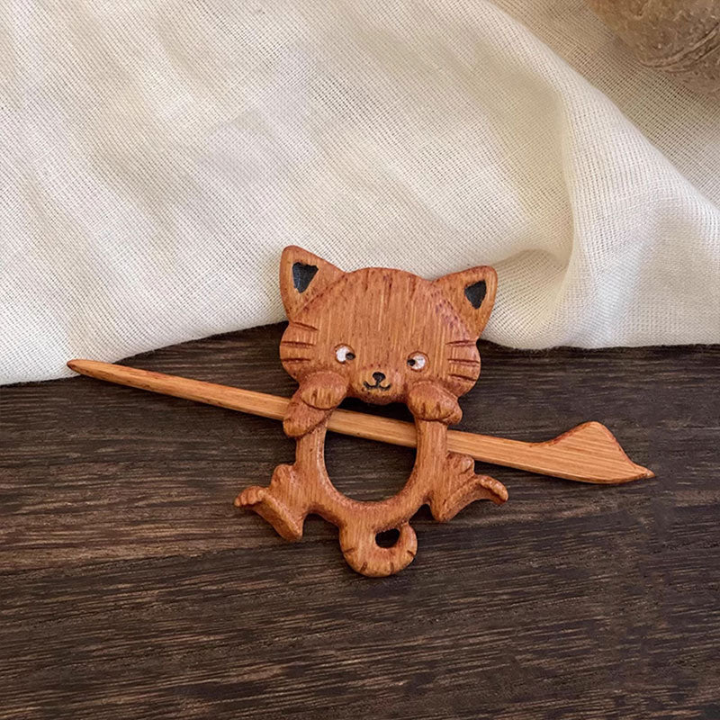 新品上架【梨花瑪雅】🐕‍🦺🐭🐱秋冬流行實木動物針織毛衣髪飾胸針(3款)
