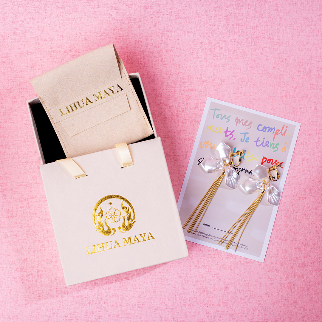 💖新品上架【梨花瑪雅】實拍選品法式優雅仿珍珠花瓣流蘇金色耳環(針式，夾式)