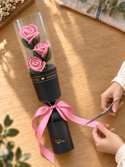 新品上架【梨花娘】🩷 LIHUA MAYA｜粉戀玫瑰・高級純羊毛手作不凋花束｜精緻禮物包裝・三朵組