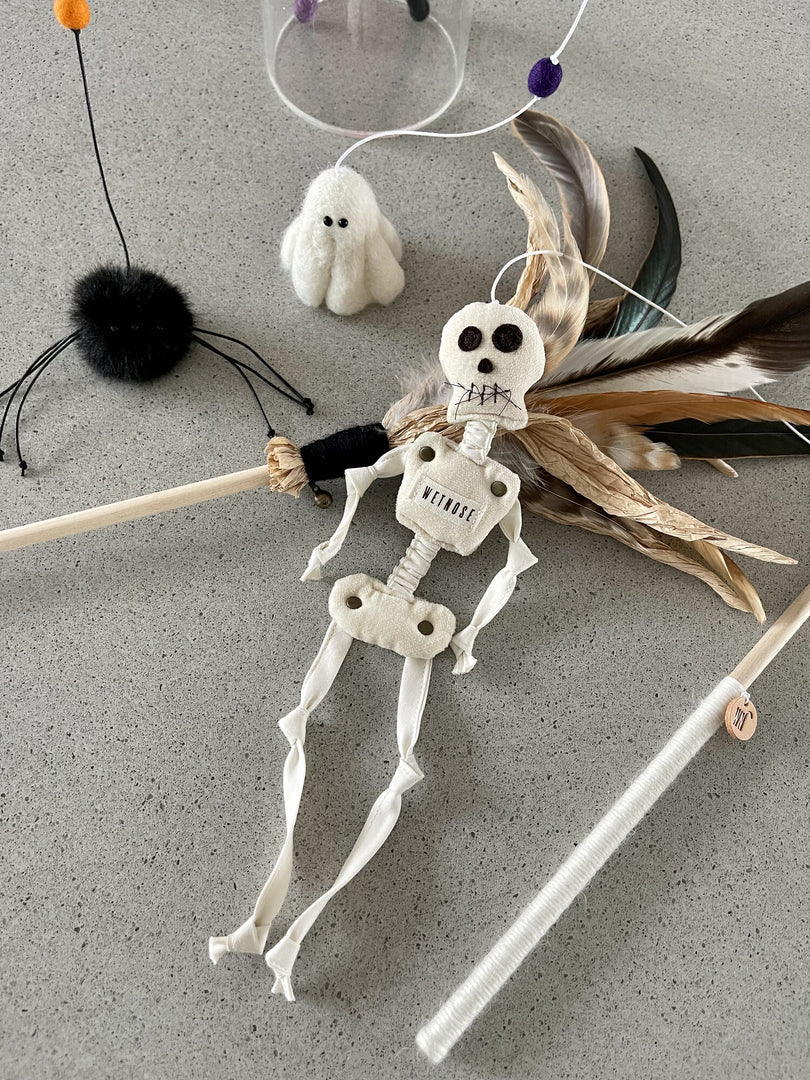 🆕新品上架【梨花娘】💖韓國品牌 WETNOSE  🎃萬聖節系列💀幽靈骷顱逗貓棒(手工製作，等待期約10~15天)